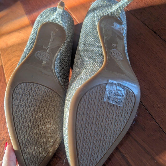 Michael Kors Glittering Silver/Gold Kitten Heels - Picture 7 of 12